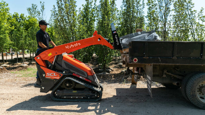 Kubota Stand on- skid steer SCL1000 - Image 5