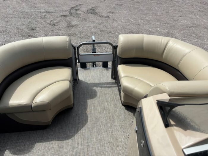 2022 Manitou Oasis Angler Pontoon - Image 6