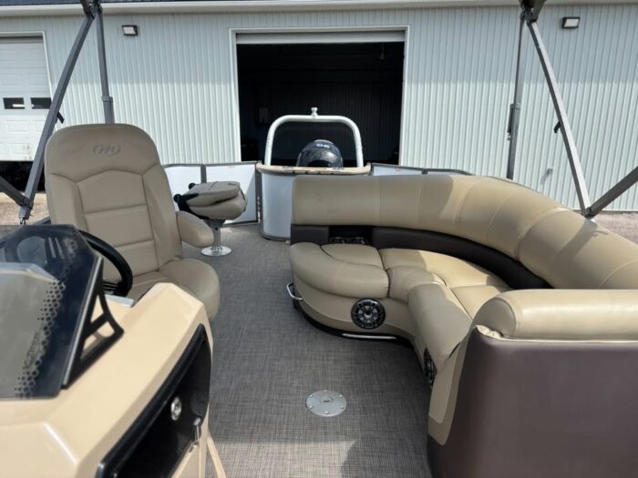 2022 Manitou Oasis Angler Pontoon - Image 7