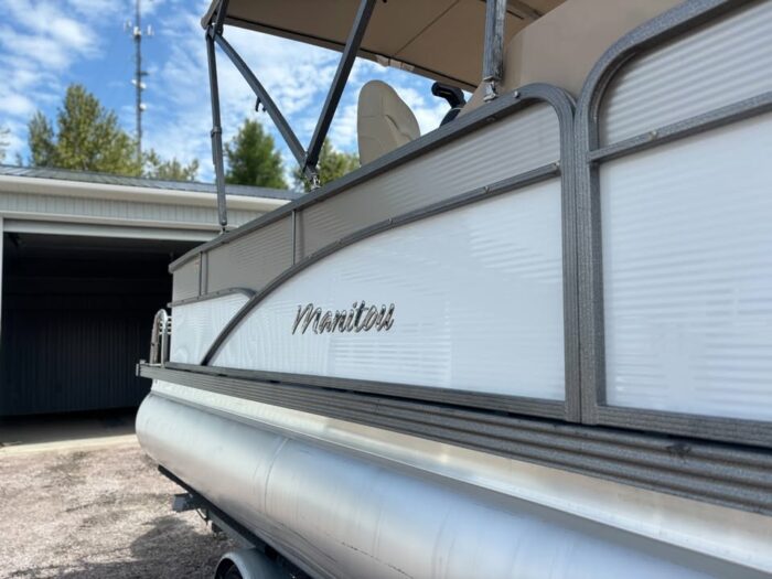 2022 Manitou Oasis Angler Pontoon - Image 10
