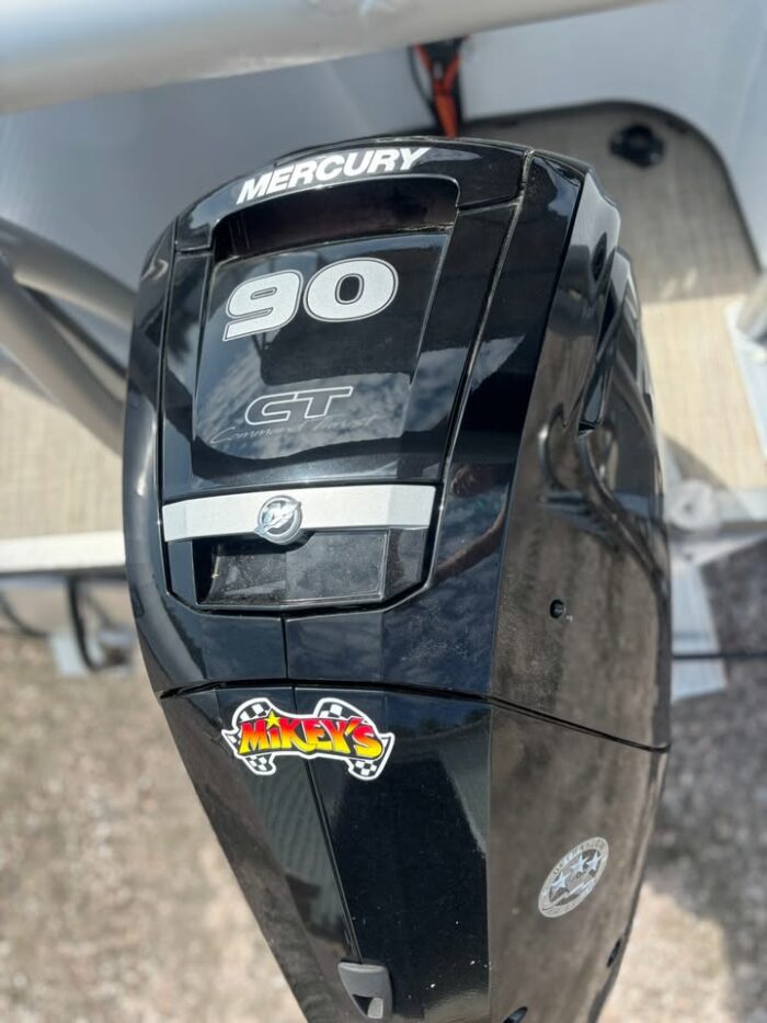 2022 Manitou Oasis Angler Pontoon - Image 11