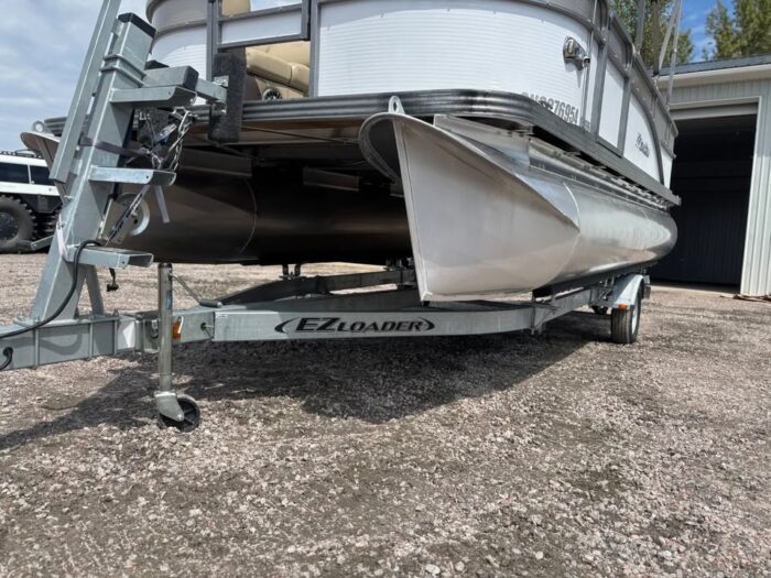2022 Manitou Oasis Angler Pontoon - Image 12