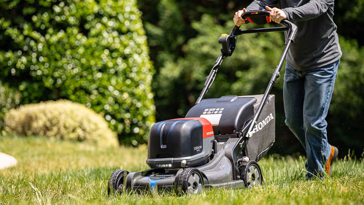 H26_Battery-Lawn-Mower_Overview_Carousel-Gallery_Desktop_4