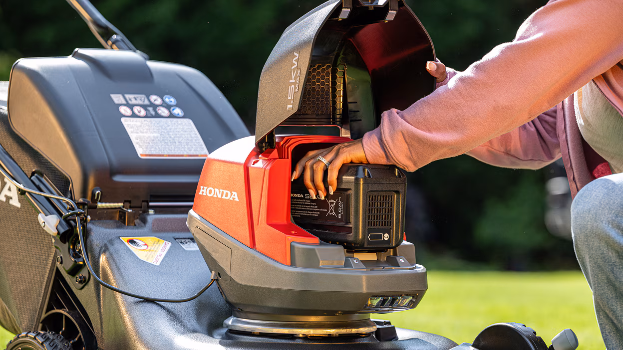 H26_Battery-Lawn-Mower_Overview_Carousel-Gallery_Desktop_6